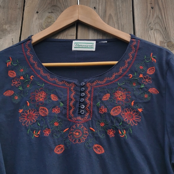 Vintage Shenanigans Embroidered Flower Nature Top - Picture 2 of 6